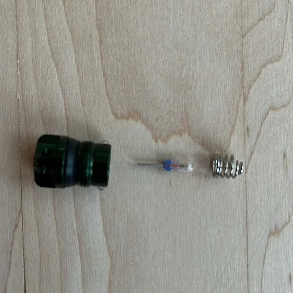 🆕 2 NEW MAG-LITE SOLITAIRE Pocket Flashlights - Picture 3 of 9